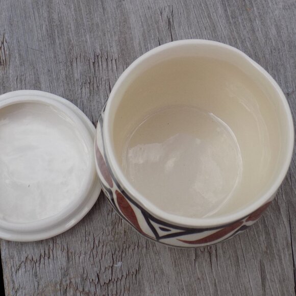 HAWAII Small Brown White Jar, Souvenir, Pohaku Klin Signed on Bottom, * - Picture 3 of 6